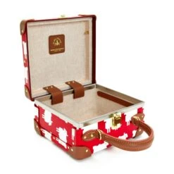 Warm & Wonderful X Globe-Trotter London Square -Clothing Store 7mu ANGLED OPEN